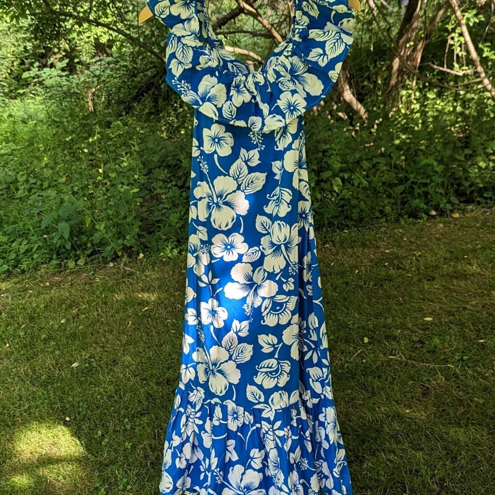 vintage 70s handmade Hawaiian large print blue and white hibiscus flower print d
